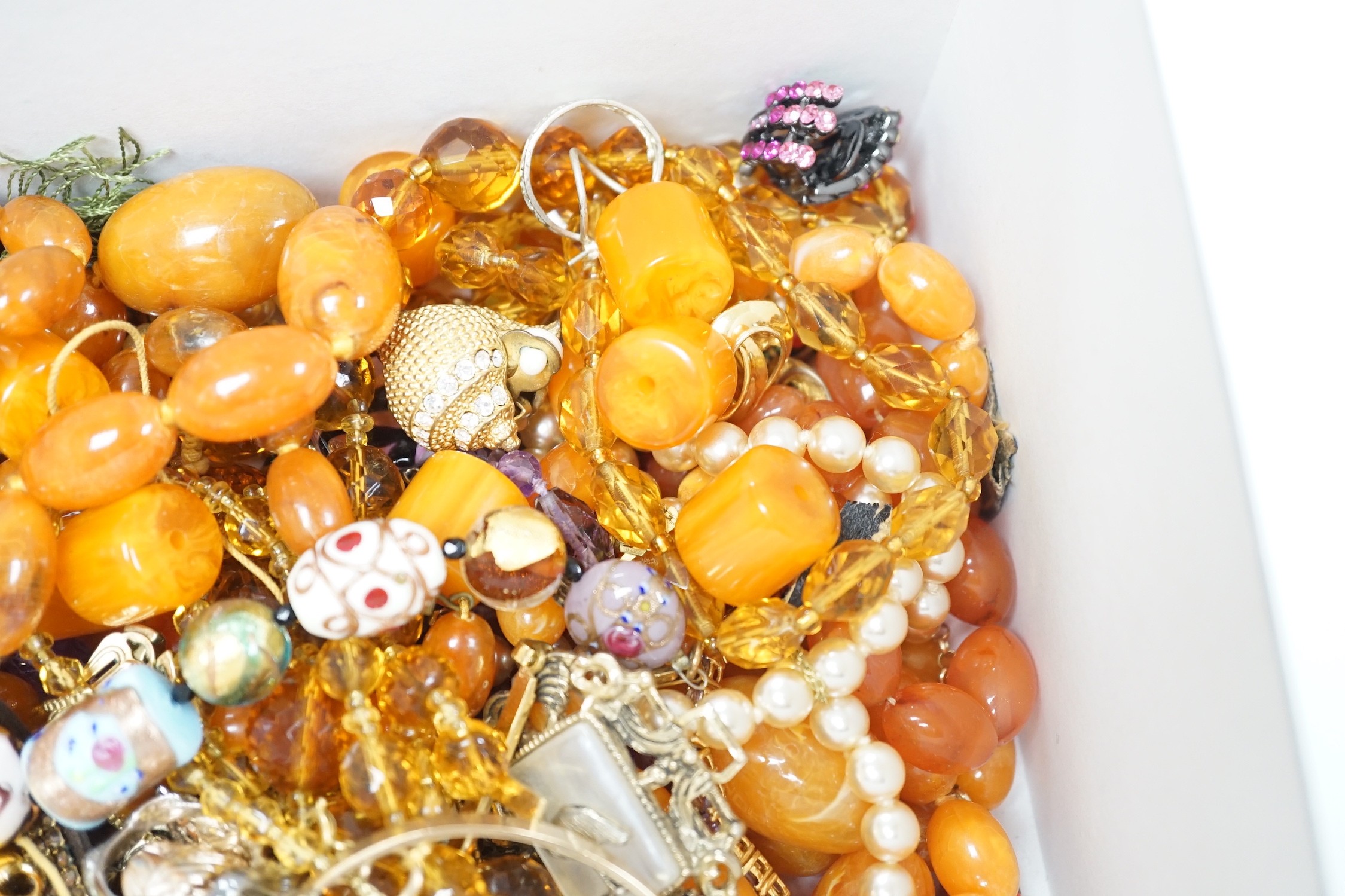 Mixed costume jewellery, including simulated amber necklaces.